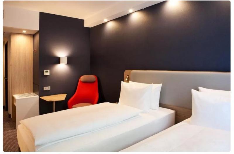 Holiday Inn Express - ルステナウ エクステリア 写真