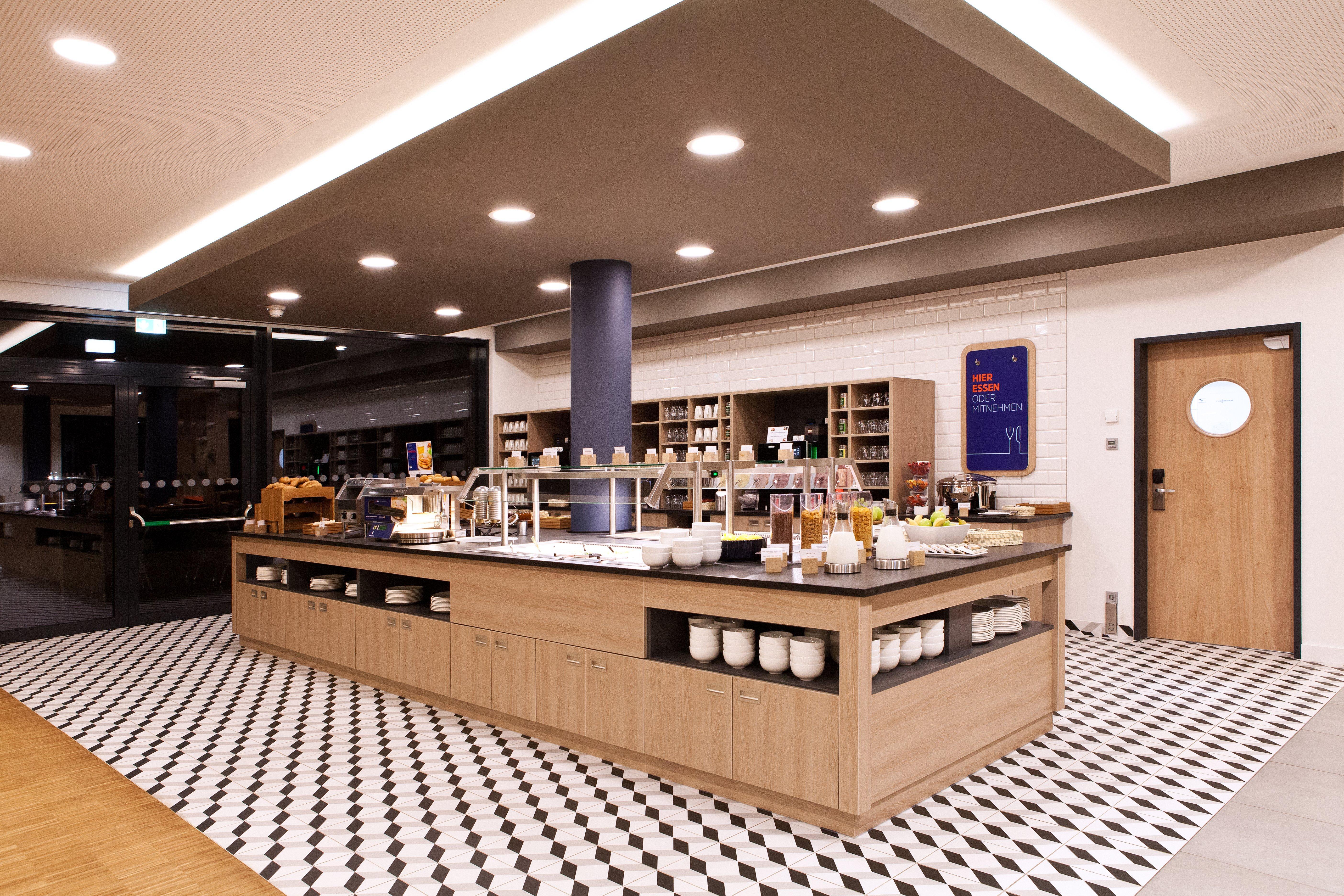 Holiday Inn Express - ルステナウ エクステリア 写真