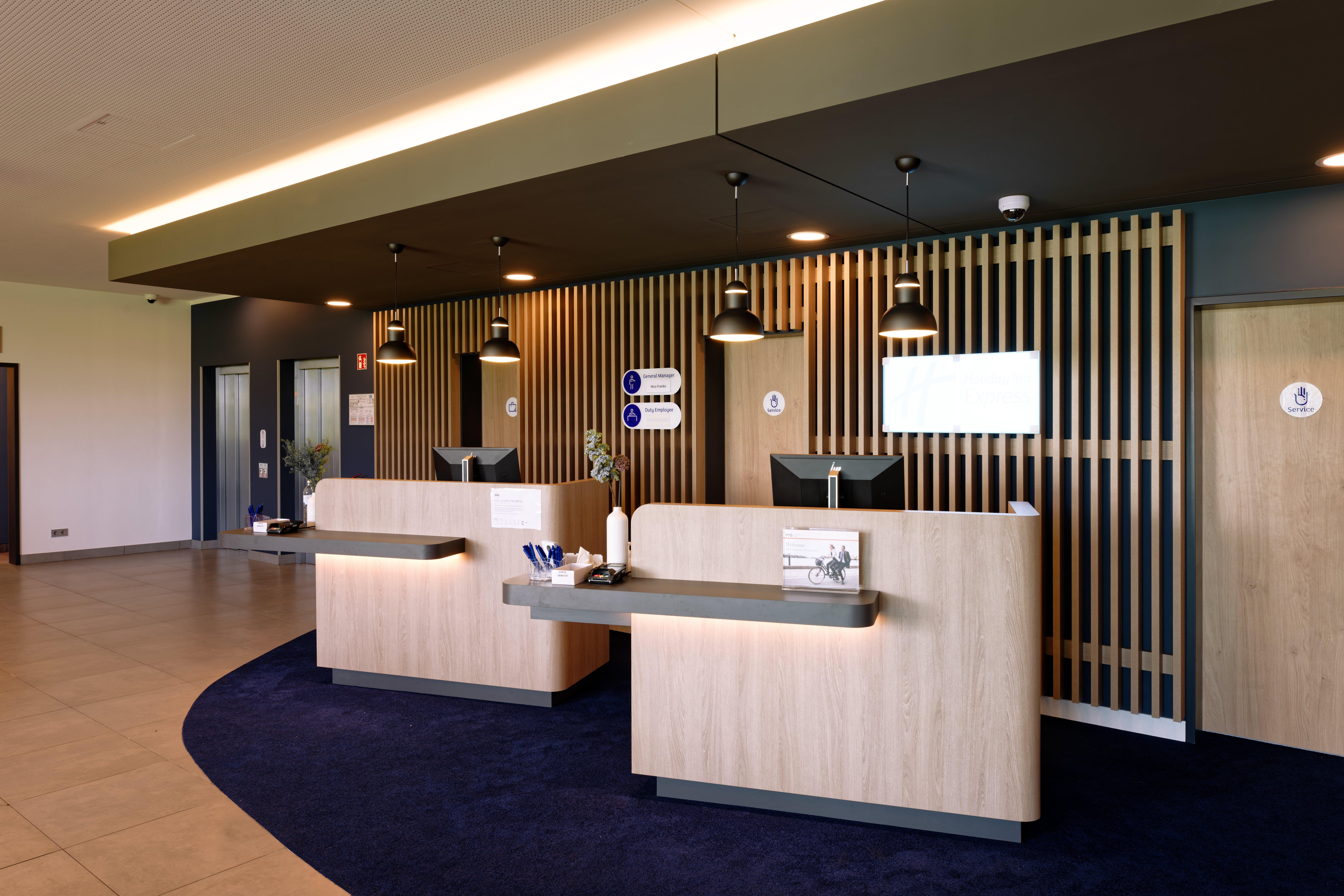 Holiday Inn Express - ルステナウ エクステリア 写真