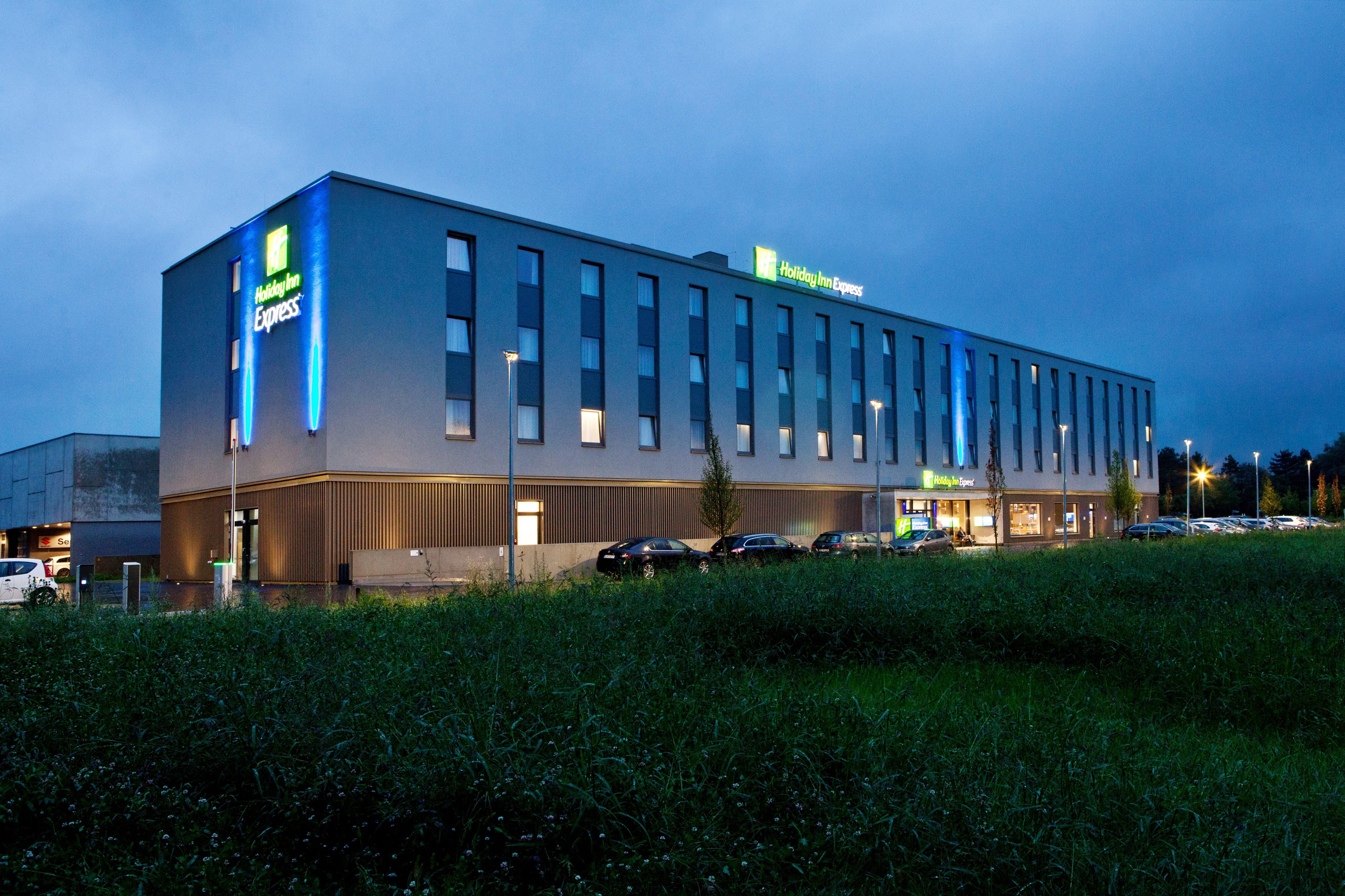 Holiday Inn Express - ルステナウ エクステリア 写真